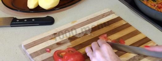 тушеная капуста с картошкой и окорочками. Шаг 5