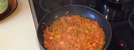 тушеная капуста с картошкой и окорочками. Шаг 7