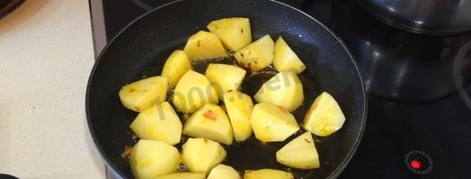 тушеная капуста с картошкой и окорочками. Шаг 9