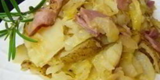 Тушеная капуста с картошкой и ветчиной