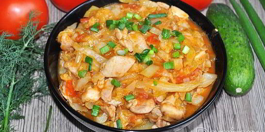 Тушеная капуста с курицей