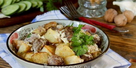 Тушеная картошка с фаршем