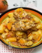 Тушеная картошка с курицей в казане