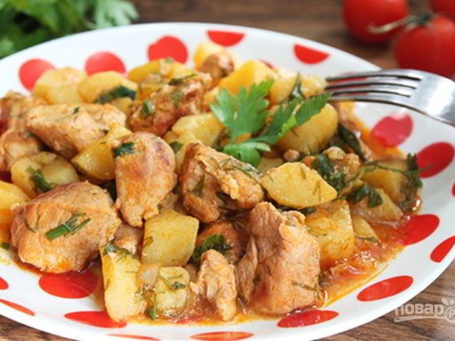 Рецепт тушеной картошки со свининой на сковороде