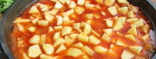 тушеная картошка со свининой на сковороде. Шаг 5