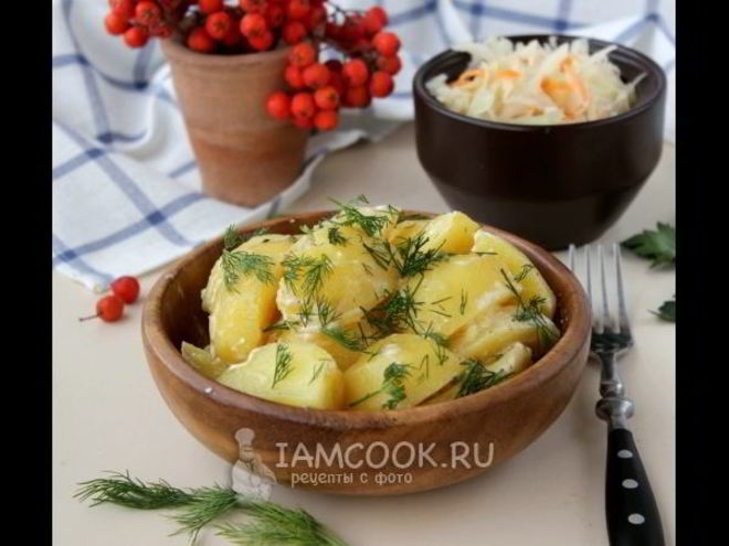 Рецепт тушеной картошки в сметане в мультиварке