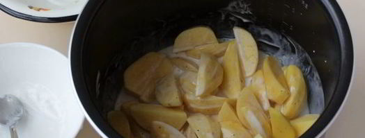 тушеная картошка в сметане в мультиварке. Шаг 7