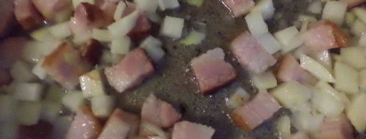 запеченная фасоль с беконом и сардельками. Шаг 2