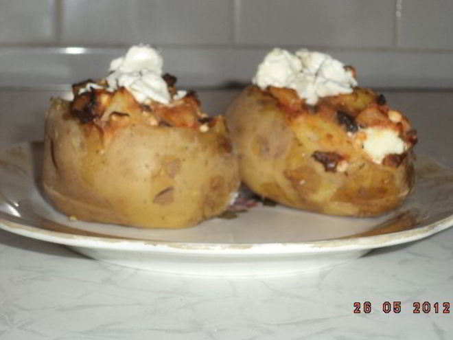 Рецепт запеченного картофеля с фетой, грибами и овощами