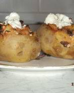 Запеченный картофель с фетой, грибами и овощами