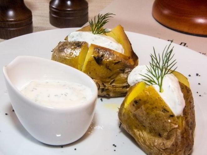 Рецепт запеченного картофеля со сметанным соусом