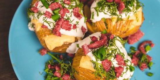 Запеченный картофель в духовке с сыром