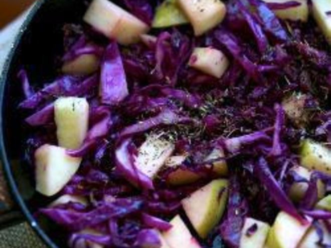 Рецепт жаренной краснокочанной капусты с яблоком