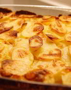 Золотистый запеченый картофель с чесноком и розмарином