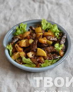 Говяжья печень с яблоками и луком