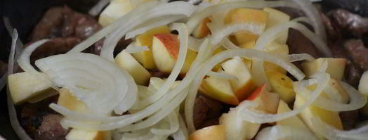 говяжья печень с яблоками и луком. Шаг 5