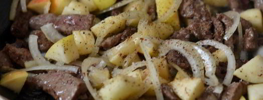 говяжья печень с яблоками и луком. Шаг 6