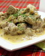 Говяжья печень со сметаной и зеленью