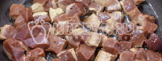 говяжья печень со сметаной и зеленью. Шаг 3