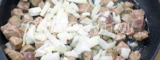 говяжья печень со сметаной и зеленью. Шаг 4