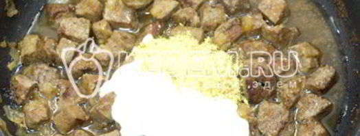 говяжья печень со сметаной и зеленью. Шаг 5