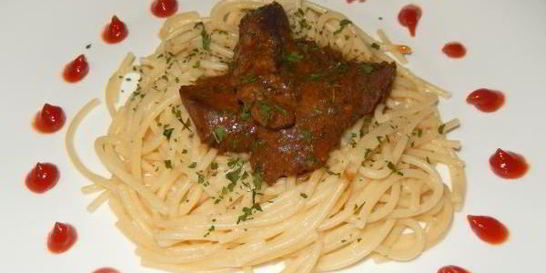 Говяжья печень, тушенная с луком