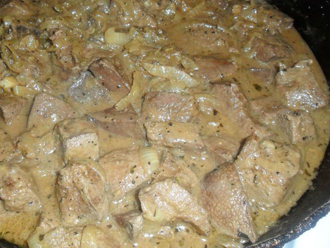 Рецепт говяжьей печени, тушенной в сметане