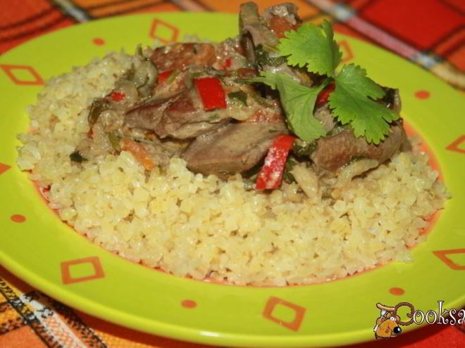 Рецепт индюшиной печени с овощами в сметанном соусе в мультиварке