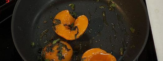 хрустящая говяжья печень с пряными персиками. Шаг 7