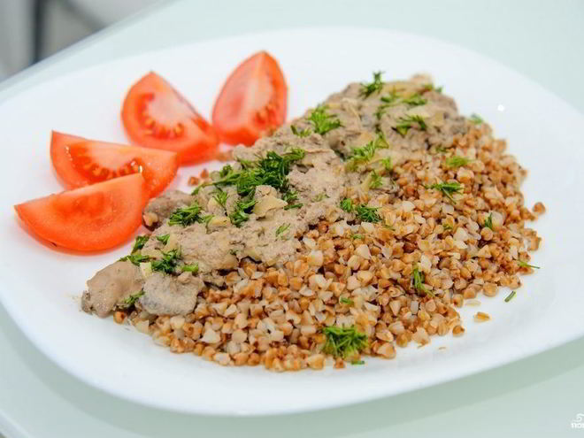 Рецепт куриной печени с грибами в сметане