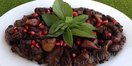 Куриная печень с инжиром и вином