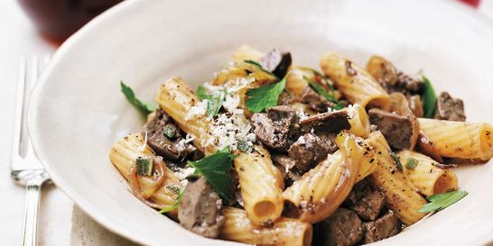 Куриная печень с макаронами