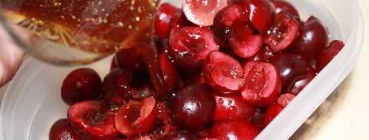 куриная печень с маринованной черешней. Шаг 5