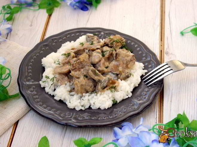 Рецепт куриной печени с маслятами в сметане