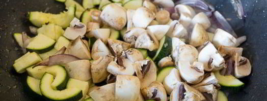 куриная печень с овощами в азиатском соусе. Шаг 6