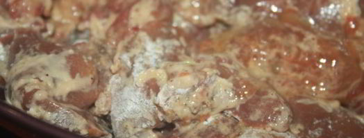 куриная печень с овощами в сметанном соусе. Шаг 3