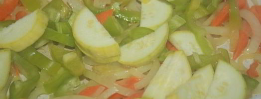 куриная печень с овощами в сметанном соусе. Шаг 7