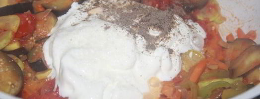 куриная печень с овощами в сметанном соусе. Шаг 10