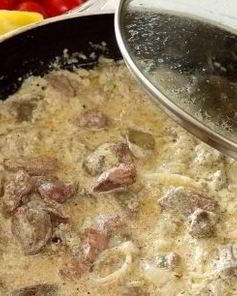 Куриная печень с подливкой