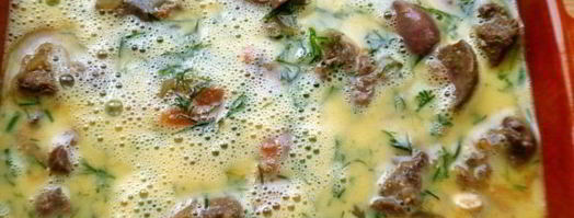 куриная печень с помидорами в омлете. Шаг 3