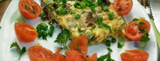 куриная печень с помидорами в омлете. Шаг 4