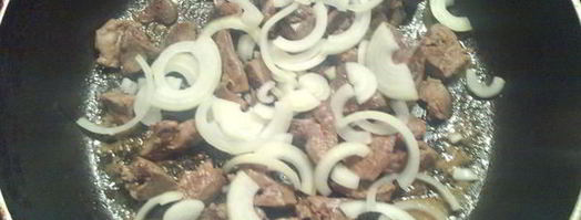 куриная печень с яблоками под сметаной. Шаг 2