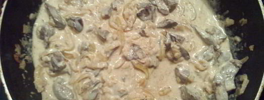 куриная печень с яблоками под сметаной. Шаг 5