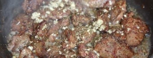 куриная печень тушеная по-итальянски с апельсином. Шаг 8