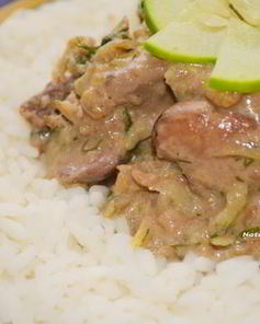 Куриная печень в кабачково-яблочном соусе