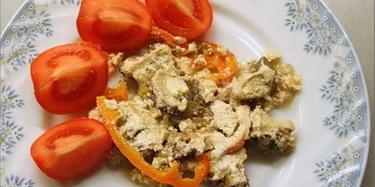 Куриная печень в сметане тушеная