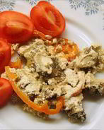 Куриная печень в сметане тушеная