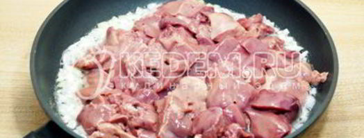 куриная печень в сметане. Шаг 4