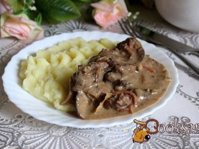 Рецепт куриной печени в сметанном соусе