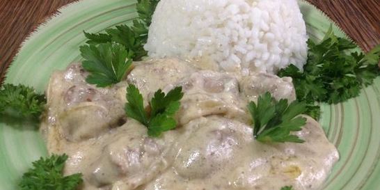 Куриная печень в соусе Морней